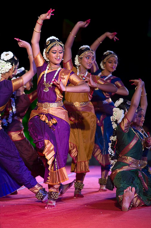 Ms. Alarmel Valli Group - Dipasikha (Mamallapuram Dance Festival 2012 - Bharatanatyam)